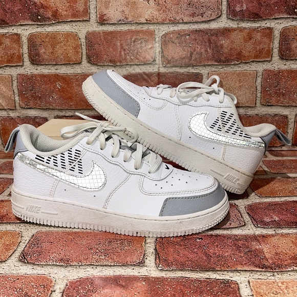 Pre-Owned Nike Air Force 1 LV8 Kids White Sneakers Shoes Size 3Y CK0829-100 - Picture 1 of 9